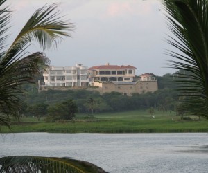 Caujaral Lake. Source: Panoramio.com by Claudia Londoño 